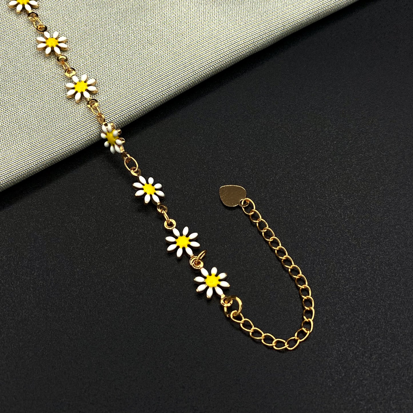 White Daisy Anklet