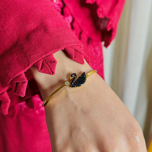 Swan Bangle - Black